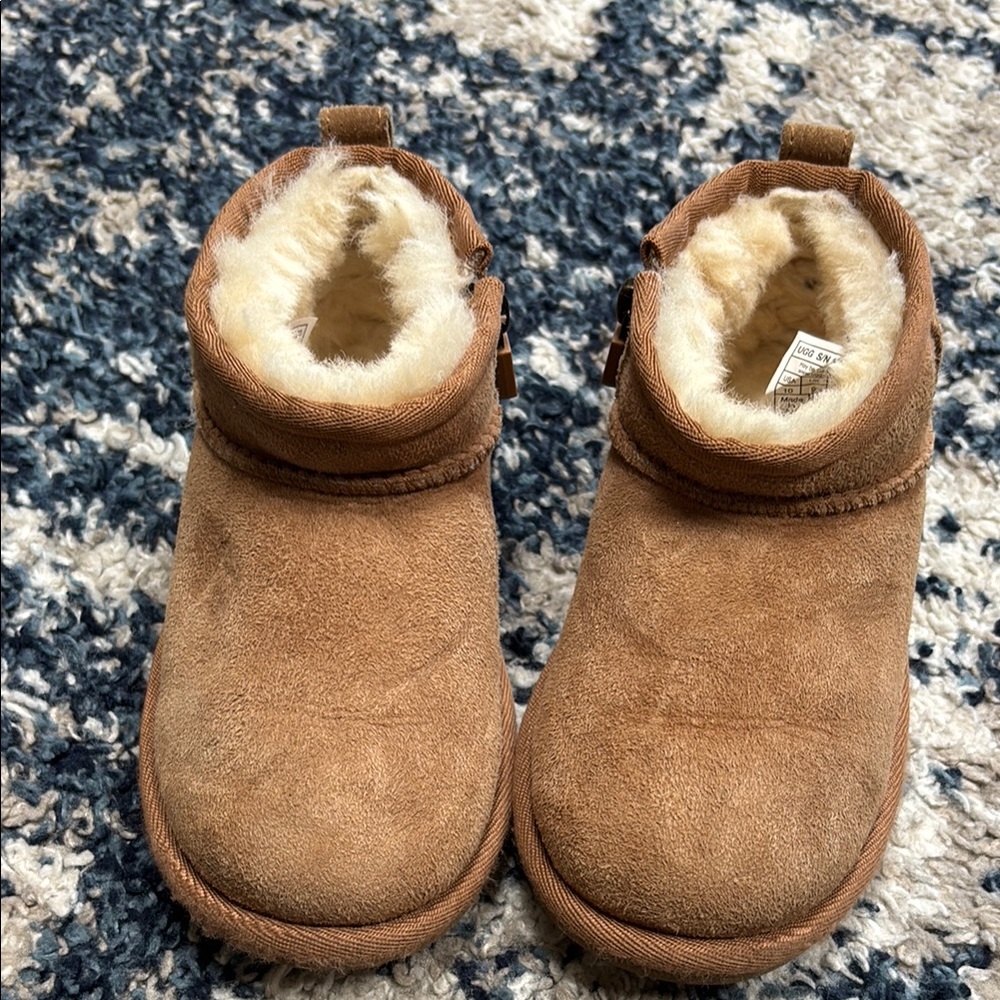 Uggs toddler size 10 EUC no box Excellent